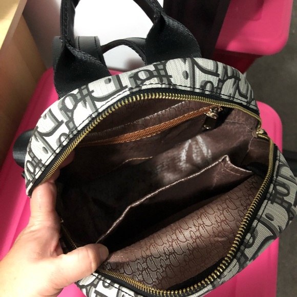 Gray black back pack handbag - Picture 4 of 7